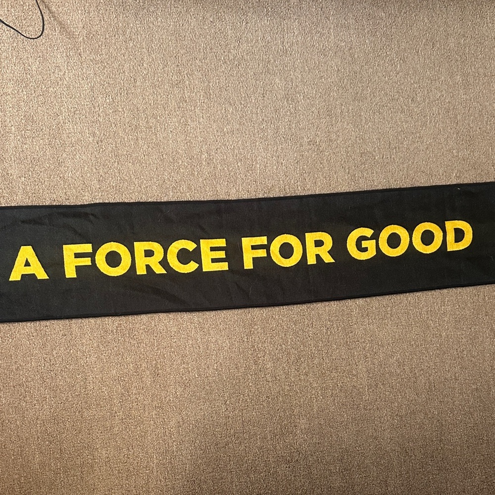 LAFC/Chevron promotional Black and Yellow Cityscape unisex Scarf - Picture 10 of 13